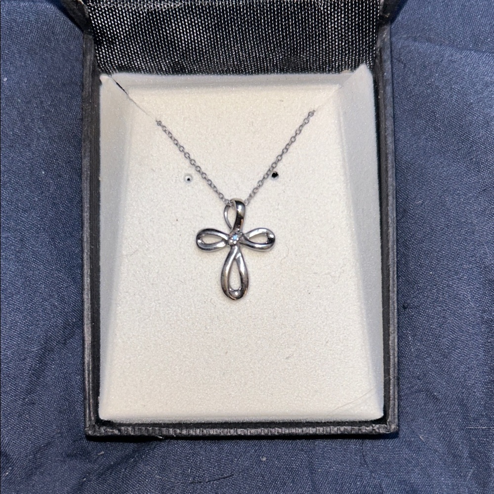 Elegant Silver Cross Pendant Necklace